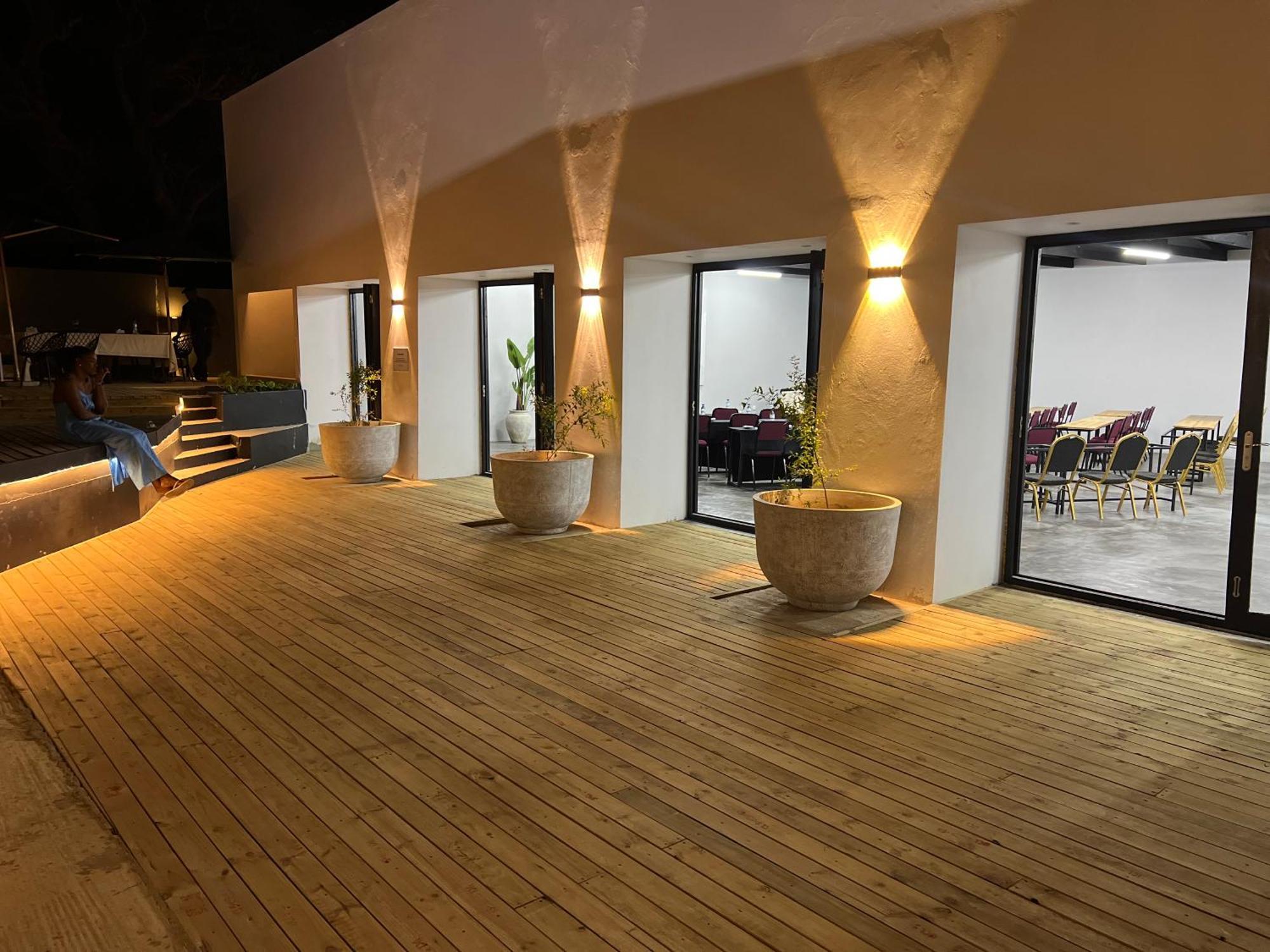 Nkanhi Centro De Conferencias E Hotel Понта до Оуро Екстериор снимка