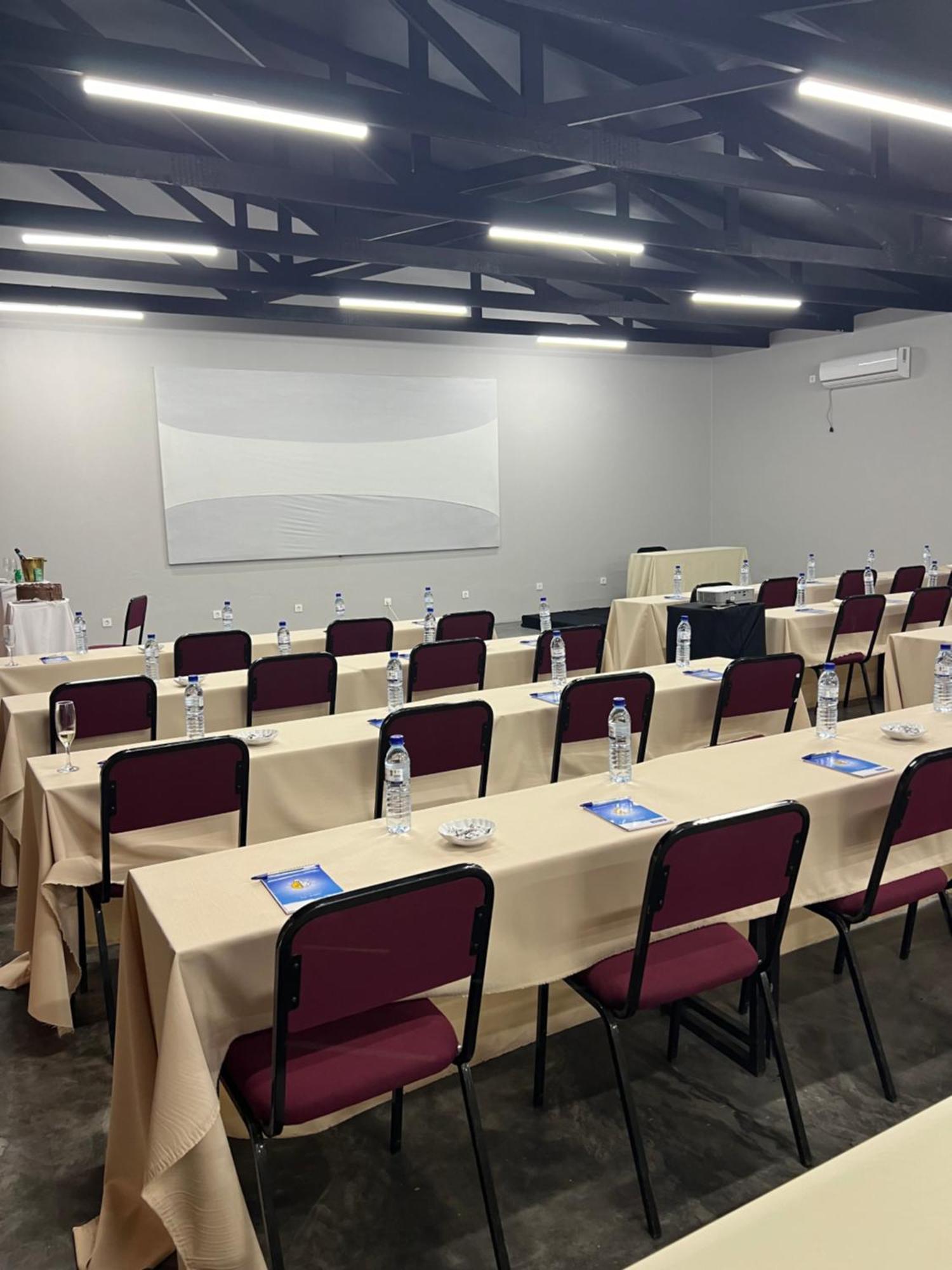 Nkanhi Centro De Conferencias E Hotel Понта до Оуро Екстериор снимка